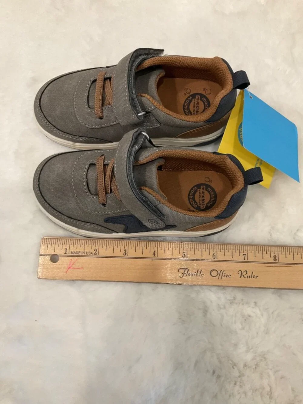 Munchkin by Stride Rite Boy's Maxwell Grey Sneakers 9M (Little Boy) New in Box